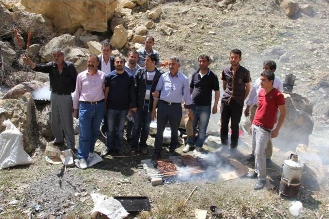 Tahliye Olan Başkanlara Mangal Ziyafeti