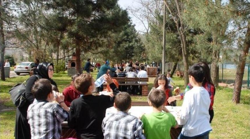Avukatlarla &Ccedil;ocuklar Piknikte Buluştu