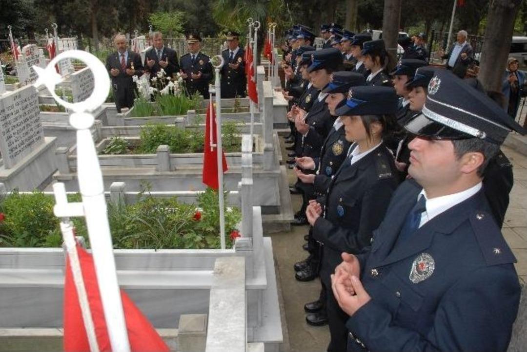 Samsun&rsquo;da Polisler Şehitliği Ziyaret Etti