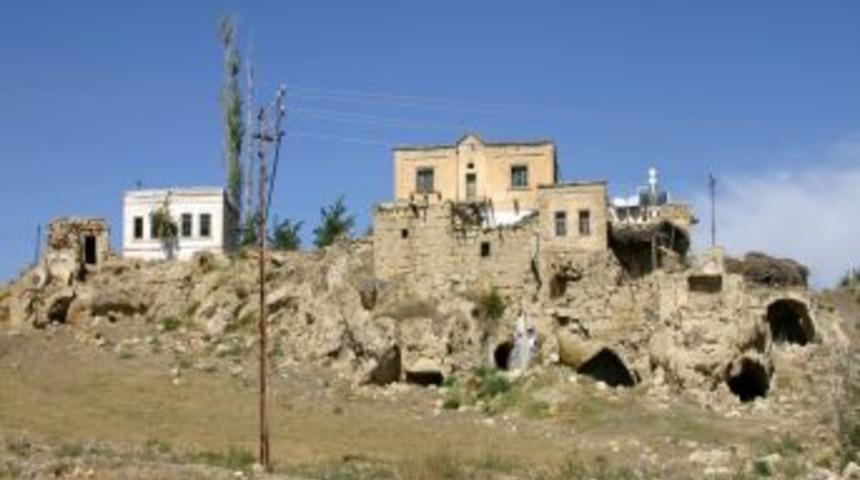 Nevşehir'de Kanserin Esir Aldığı B&ouml;lgedeki Evler Boşaltılıyor