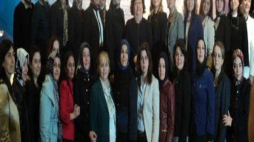 Ak Parti D&uuml;zce Kadın Kolları Tam Kadro Eğitimde