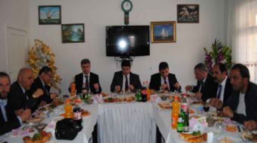 Y&uuml;ksekova'da Emniyet Vatandaşlarla Buluştu