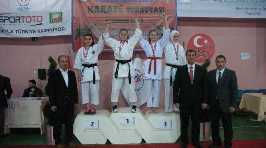 Tekmeler Polis Haftası İ&ccedil;in Kalktı