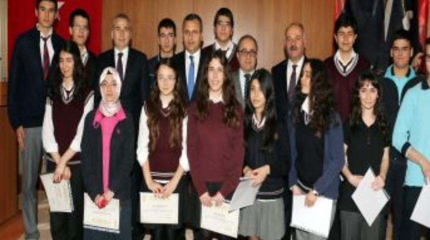 Denizli&rsquo;de YGS&rsquo;de Ilk Bine Giren &Ouml;ğrenciler &Ouml;d&uuml;llendirildi