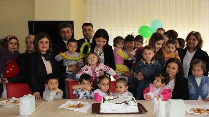 &Ccedil;ocuk Yuvasından Polis Eşlerine Ziyaret