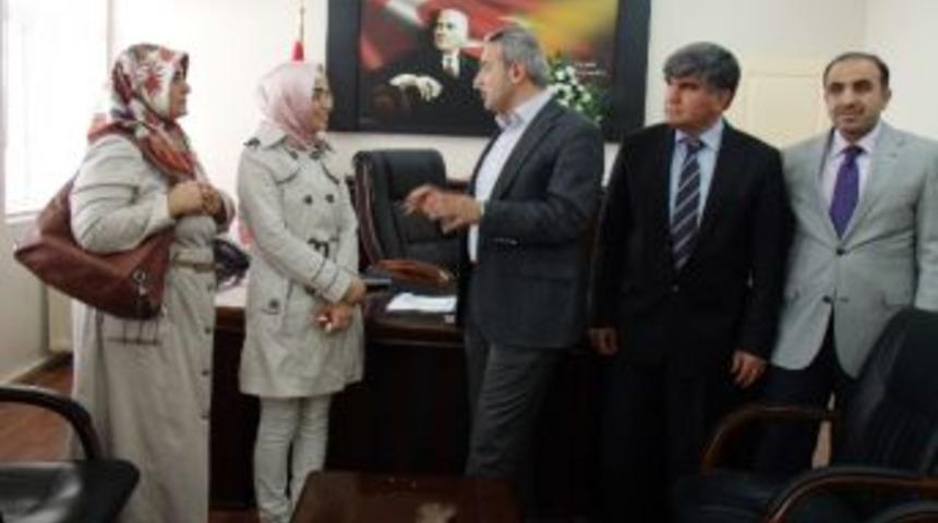 Darge&ccedil;it Kaymakamı &Uuml;nal'dan Ygs İl&ccedil;e Birincisine &Ouml;d&uuml;l