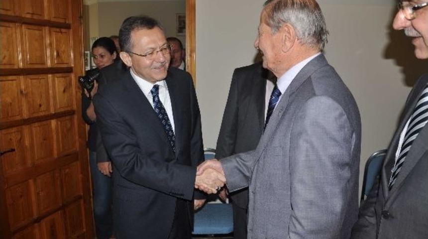 Ak Parti Genel Başkan Yardımcısı Uğur Esnafa &Ccedil;&ouml;z&uuml;m S&uuml;recini Anlattı