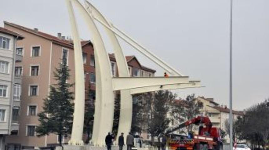 Kırşehir Belediyesi Yaya &Uuml;st Ge&ccedil;idi &Ccedil;alışmalarına Başladı