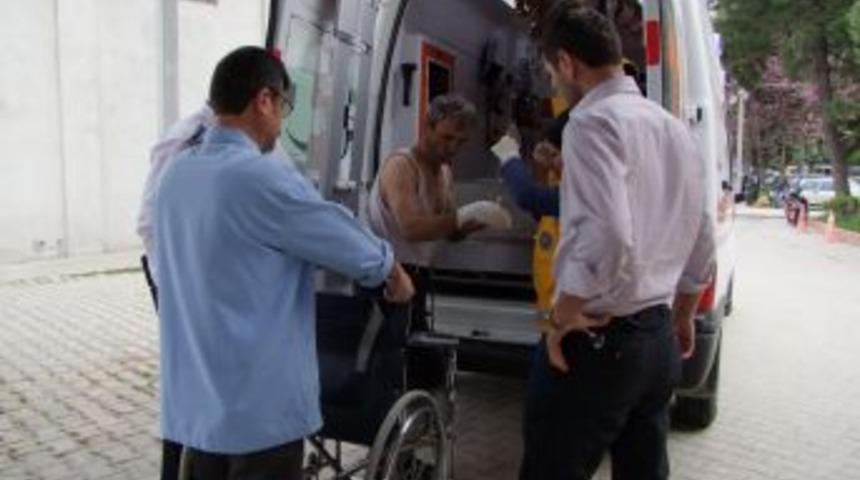 K&ouml;stebek Tabancası Elinde Patlayan Kişi Yaralandı