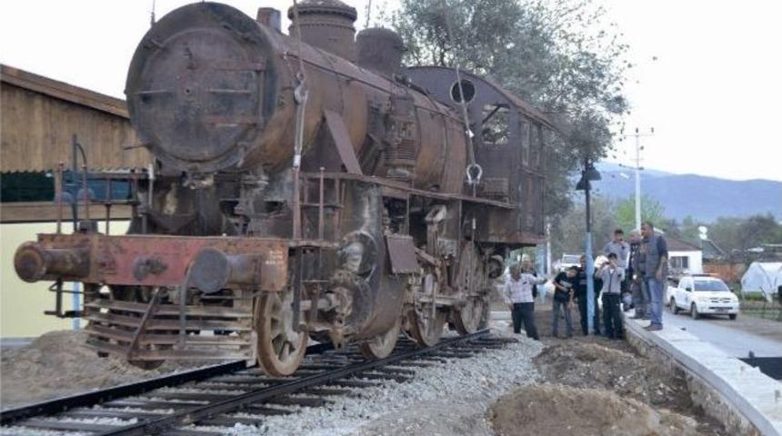 Bayındır'a Tarihi Lokomotifli Hangar Kafeterya