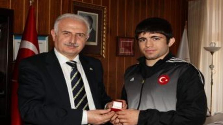 Milli G&uuml;reş&ccedil;i Yakup G&ouml;r, &Uuml;lkemizi Gururlandırdı