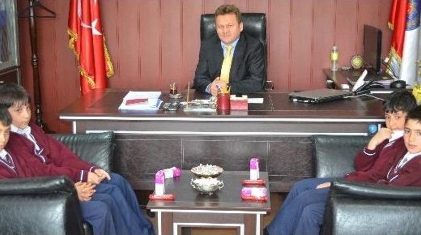 &Ouml;ğrencilerden Emniyet M&uuml;d&uuml;r&uuml; Başer&rsquo;e Ziyaret