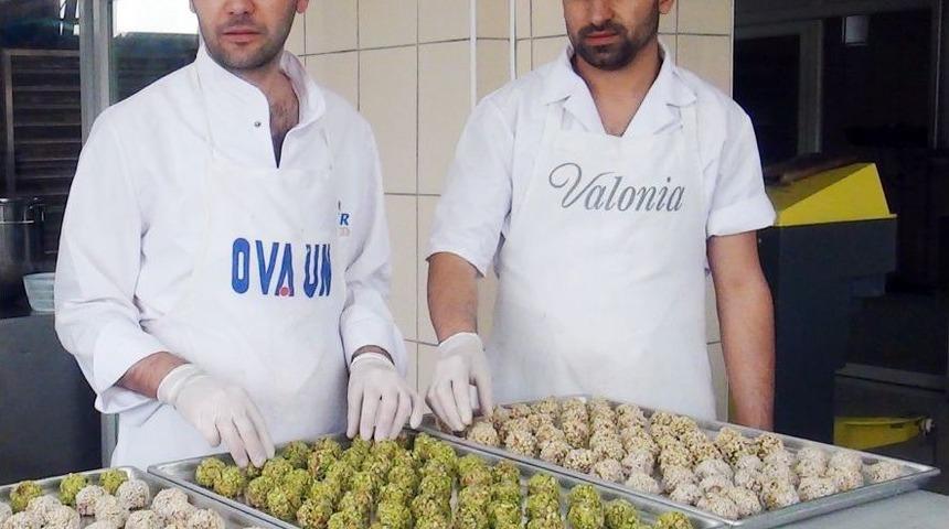 Kırşehirli Esnaf, Neşat Ertaş'ın &Ouml;l&uuml;m&uuml; &Uuml;zerine Kırşehir'e &Ouml;zg&uuml; Tatlı &Uuml;retti