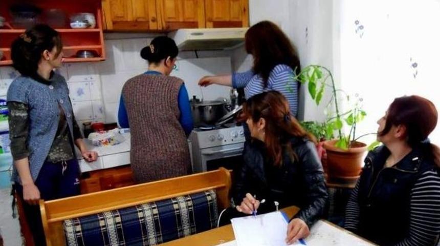 G&uuml;rk&ouml;y&rsquo;de Beyaz Peynir Yapımı Eğitimi