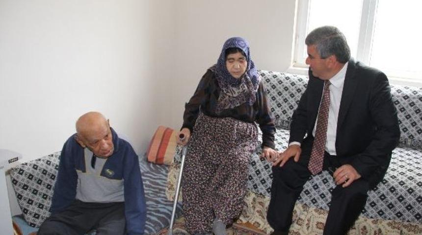 Yaşlı Kadın Tekerlekli Sandalyeye Kavuştu