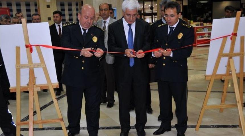'70 Karede Karaman Polisi' Sergisi A&ccedil;ıldı