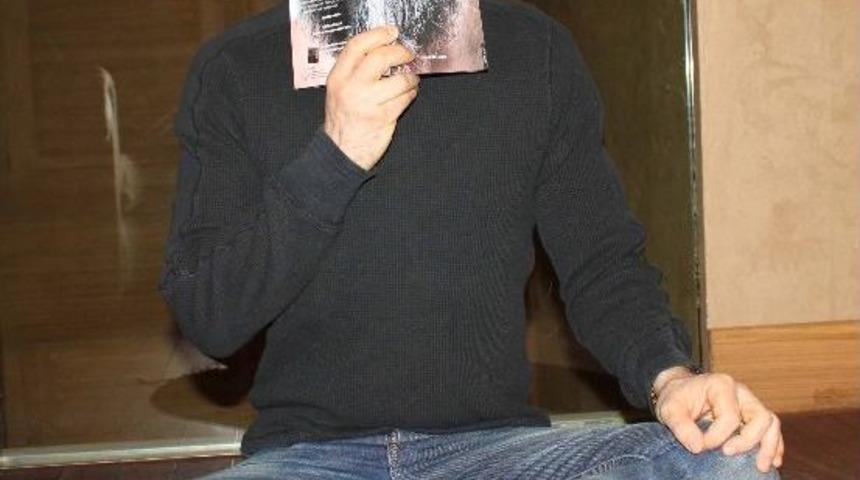 Sakalına Yapılan Yorumlara Kitap Yazdı