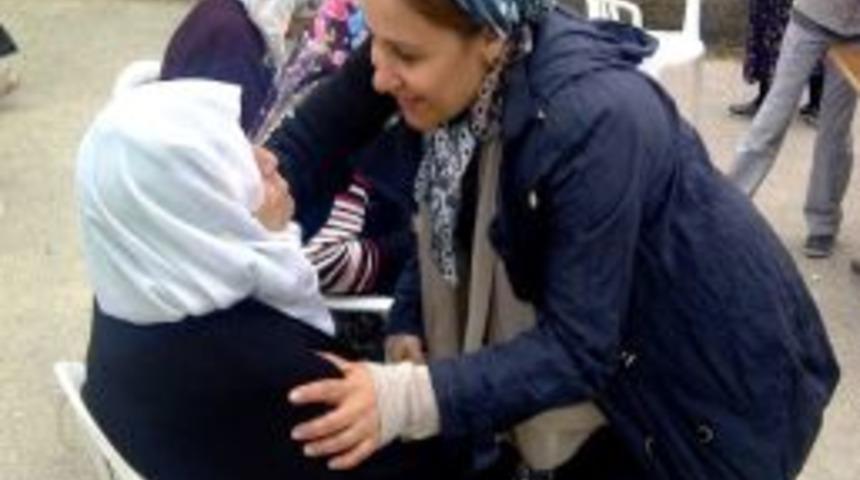 CHP PM &Uuml;yesi Vekil Eşarp Taktı, Kutlu Doğum Programına Katıldı