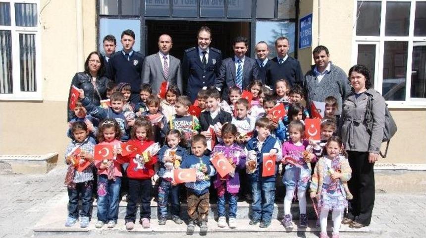 Hocalar İl&ccedil;esinde 10 Nisan Polis Haftası Kutlamaları