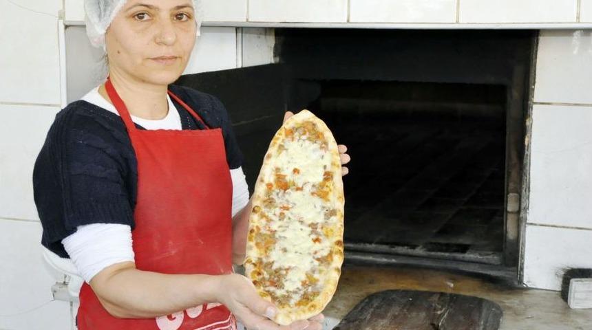 Amasya&rsquo;nın Tek Kadın Pide Ustası G&ouml;renleri Şaşırtıyor
