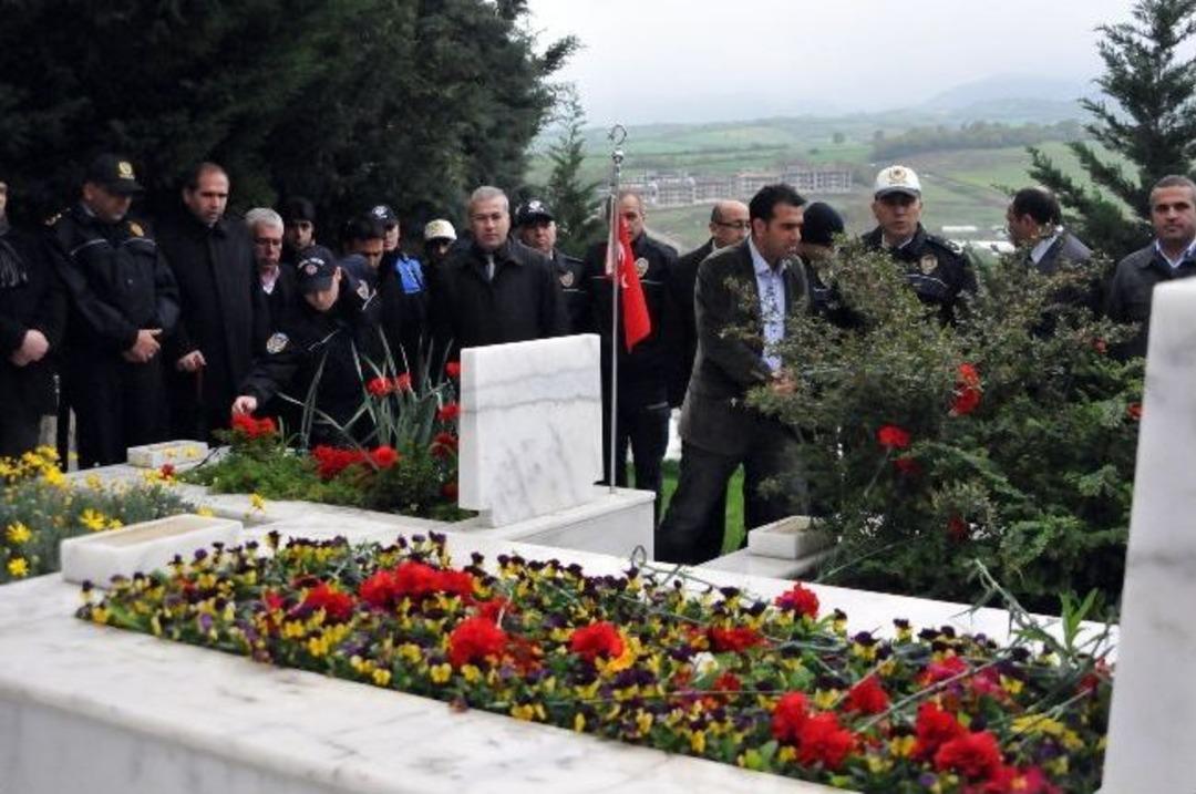 Şehit Polisler Mezarları Başında Anıldı