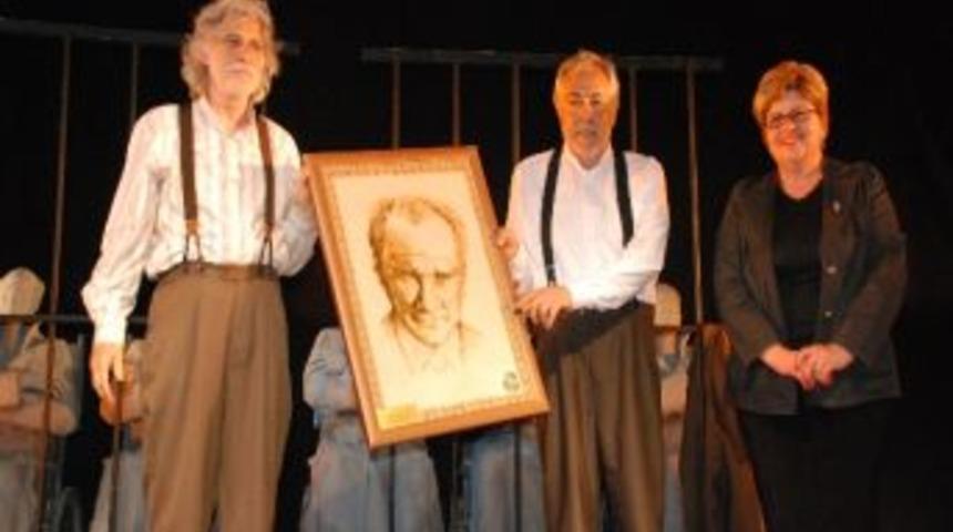 Akhisar’da, "adalet Sizsiniz" Tiyatro Oyununa Yoğun İlgi