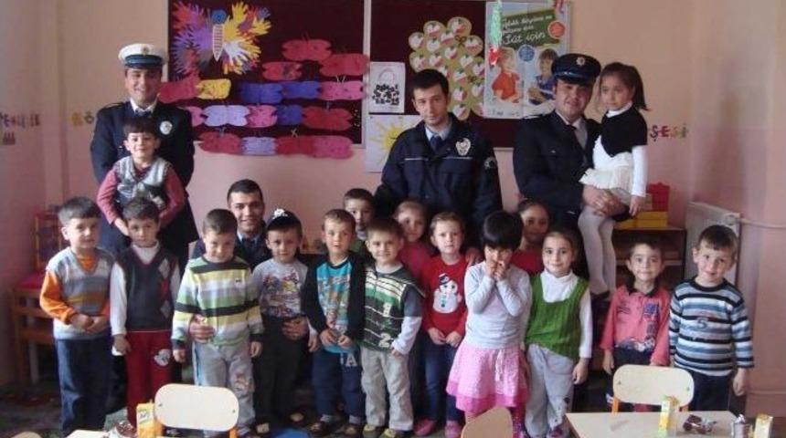 Pazarlar İl&ccedil;e Emniyet Amirliği'nden Anaokulu &Ouml;ğrencilerini Ziyaret