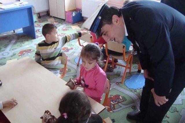 Pazarlar İl&ccedil;e Emniyet Amirliği nden Anaokulu &Ouml;ğrencilerini Ziyaret 1