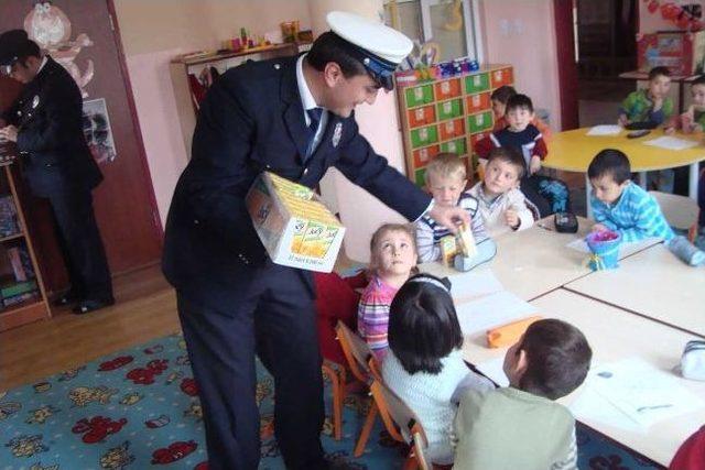 Pazarlar İl&ccedil;e Emniyet Amirliği nden Anaokulu &Ouml;ğrencilerini Ziyaret 3