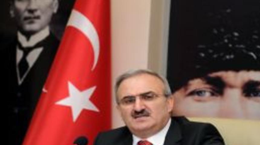 Van Valisi'nden Konteynerde Kalan Depremzedelere Ev M&uuml;jdesi