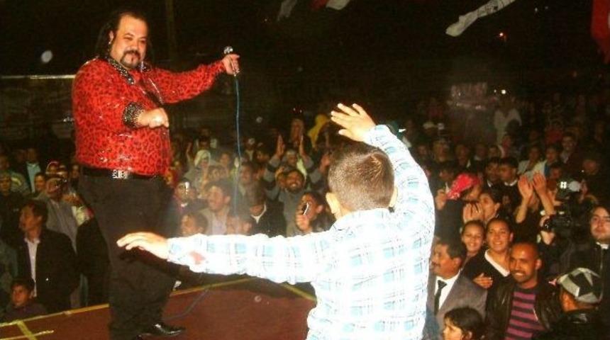 Burhaniye&rsquo;de Romanlar Kobra Murat İle Coştu