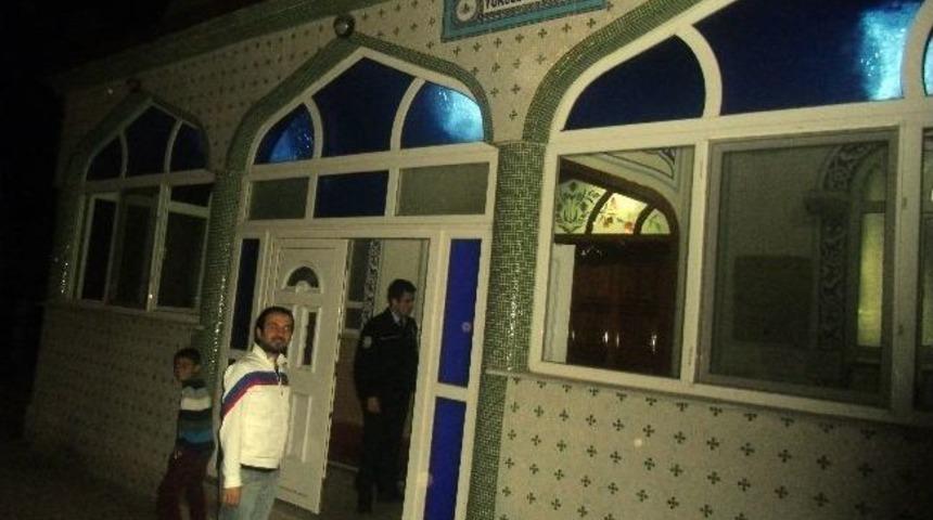 Serseri Kurşun Camiye İsabet Etti