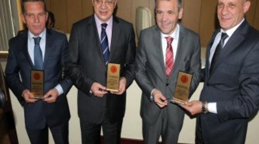 Manisa'da Mesir Festivali&rsquo;ne Destek Olanlara Plaket Verdi