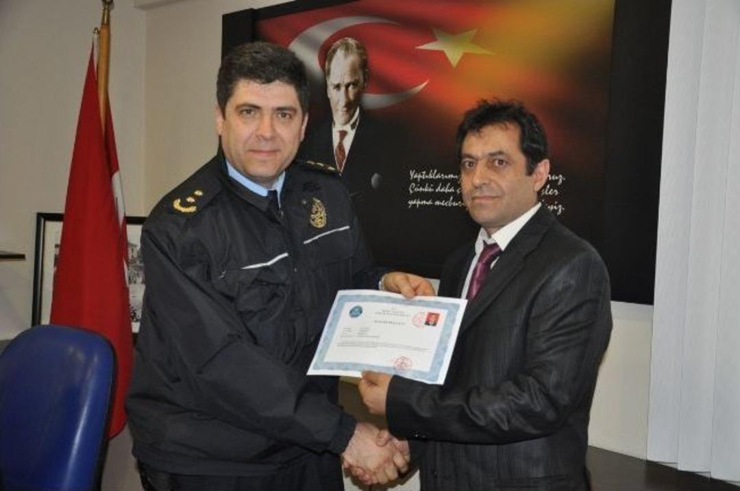 Sinem Cinayetini Aydınlatan Polisler &Ouml;d&uuml;llendirildi