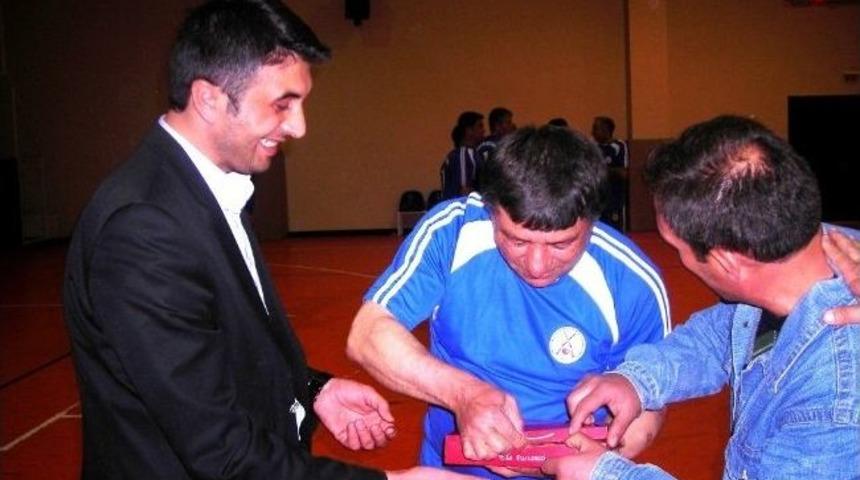 Sarıg&ouml;l Mhp&rsquo;den Voleybolculara Baklavalı Ziyaret