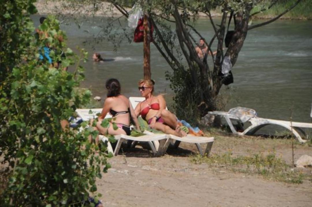 Burası ne Akdeniz ne de Ege! Avrupa ve T&uuml;rkiye'den turist akıyor 