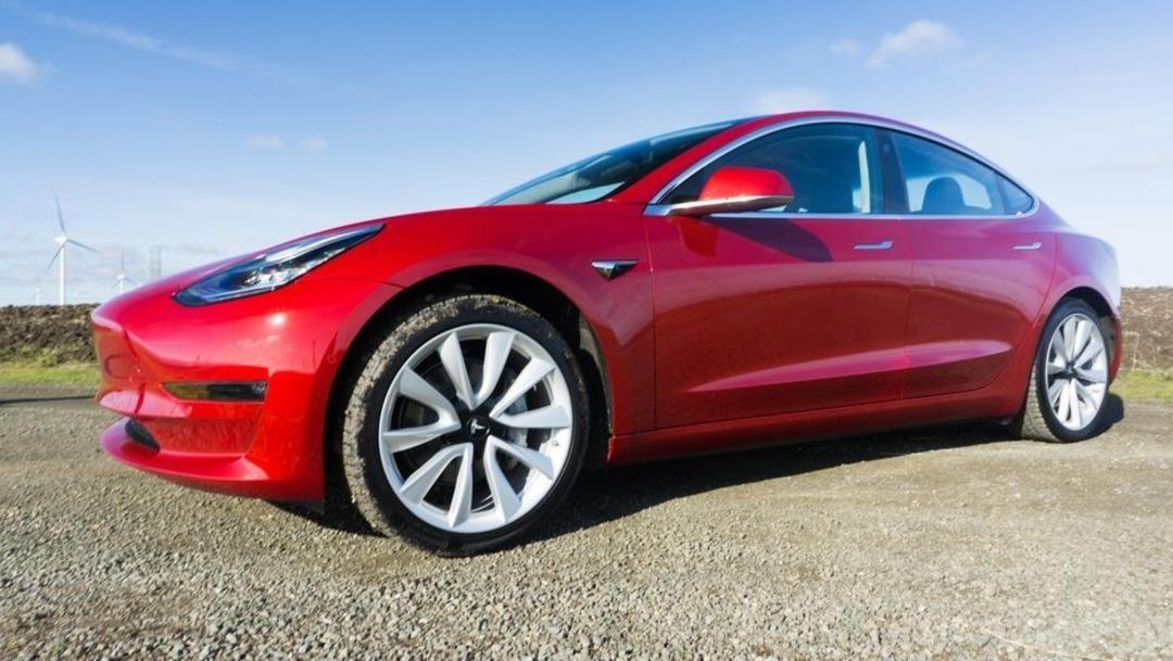 Takla atan Tesla Model 3 bu hale geldi 