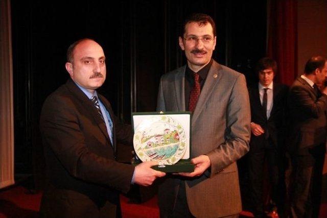 Sakarya’da Üstünlerin Hukukundan Hukukun Üstünlüğüne Konferansı