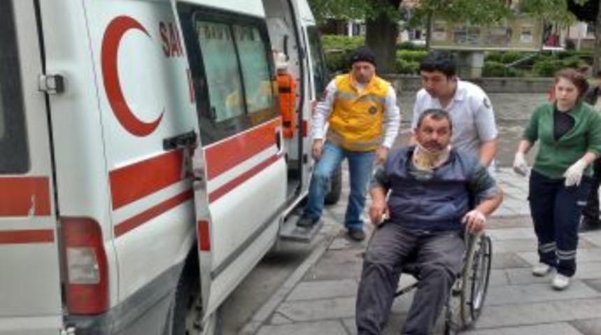 Sapanca'da Trafik Kazası: 2 Yaralı