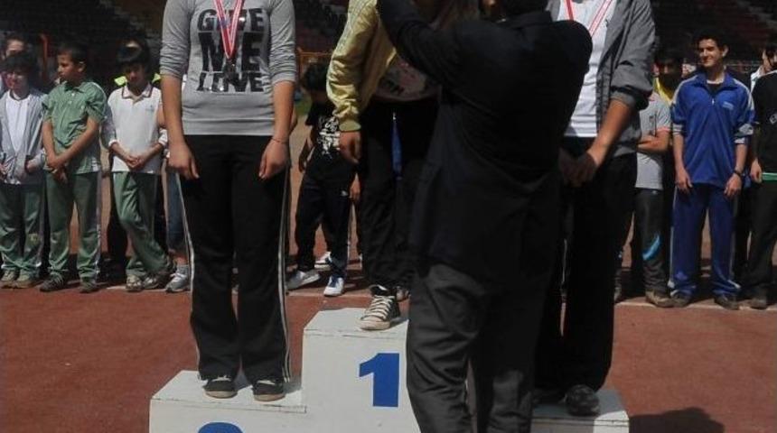 Ekrem Sakıcı Ok&ccedil;uluk İl Birincilerine &Ouml;d&uuml;lleri Verildi