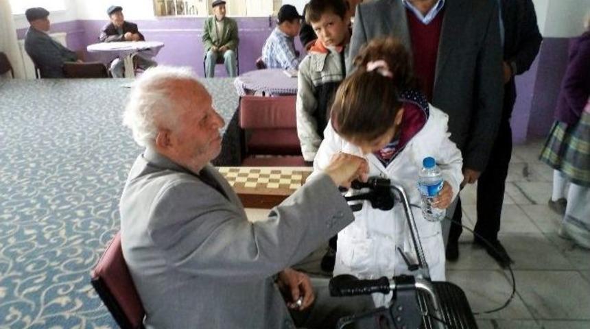 İmam Hatip &Ouml;ğrencilerinden Huzurevi&rsquo;ne Anlamlı Ziyaret