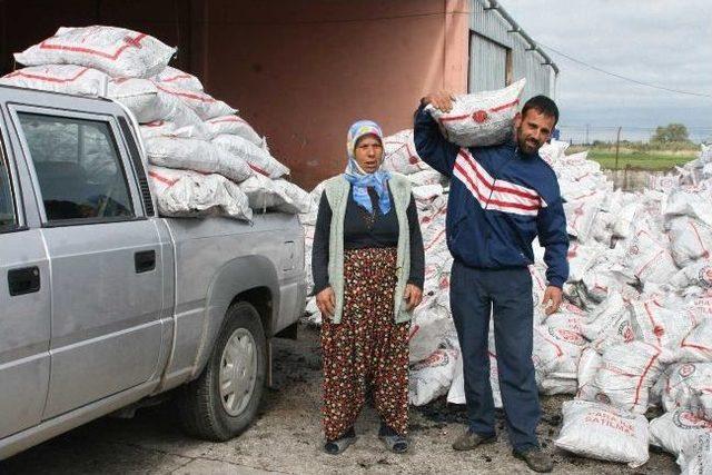 Altınova’da Dar Gelirli Aileleri Kaymakamlık Sevindirdi