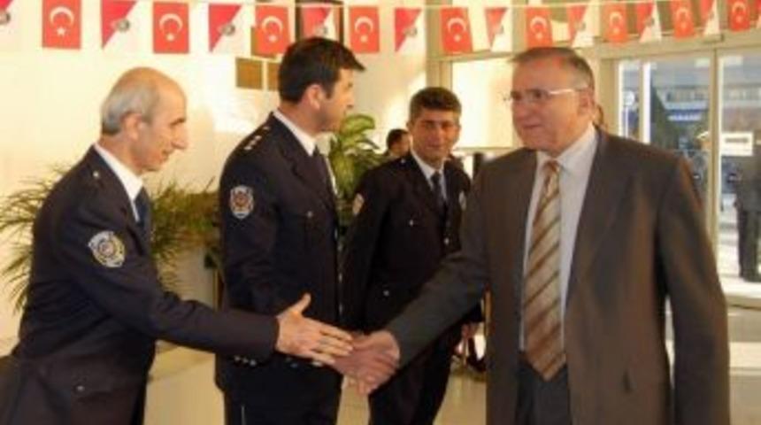 Başkan G&uuml;zelbey T&uuml;rk Polis Teşkilatının Kuruluş Yıl D&ouml;n&uuml;m&uuml;n&uuml; Kutladı