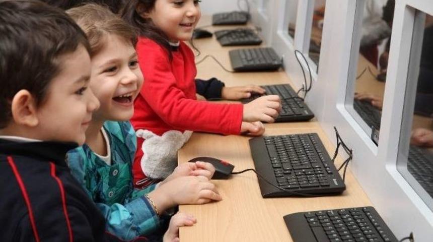 İngilizce Dil Eğitimi K&uuml;&ccedil;&uuml;k Yaş Grubunda Başlıyor