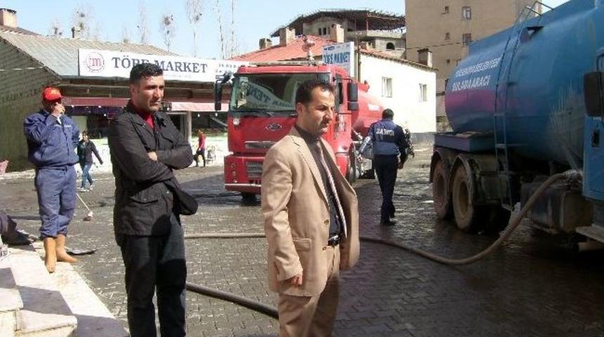 Y&uuml;ksekova'da Temizlik &Ccedil;alışmaları S&uuml;r&uuml;yor