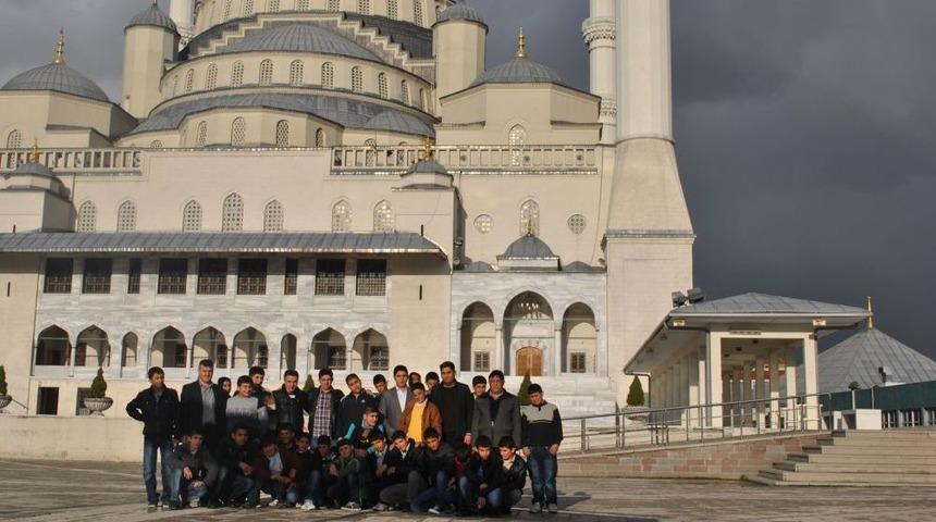 Suru&ccedil;lu &Ouml;ğrenciler, Ankara&rsquo;ya Kardeşlik I&ccedil;in Gitti