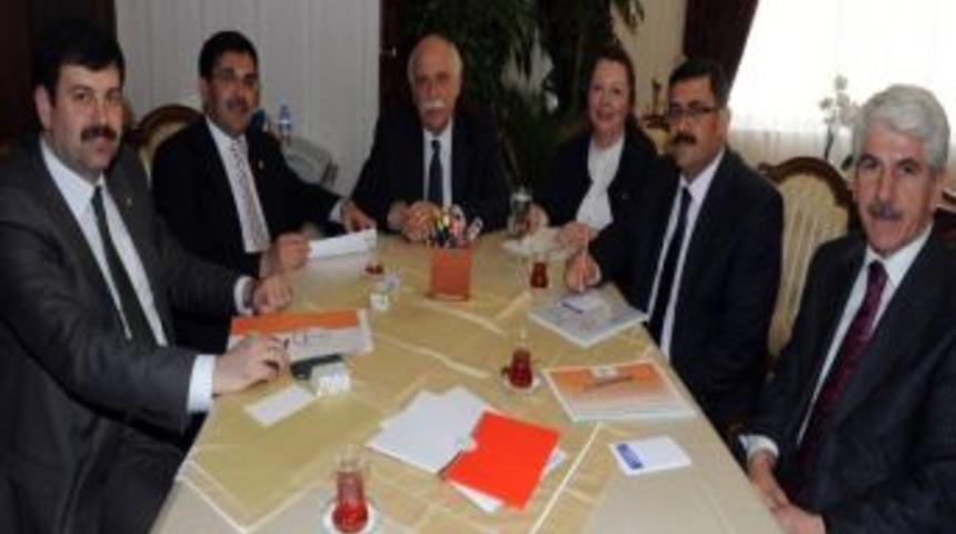 Ak Parti&rsquo;de İstişare Toplantısı