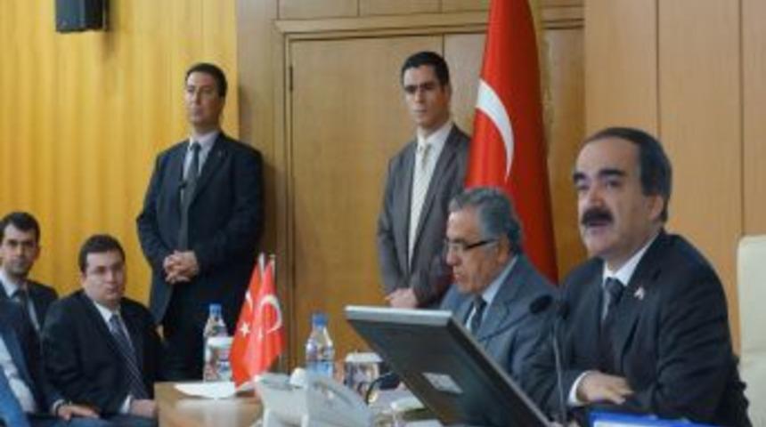 Vali Coş'tan Kamu Temsilcilerine: İhaleleri A&ccedil;ık Ve Rekabet&ccedil;i Ortamda Yapın