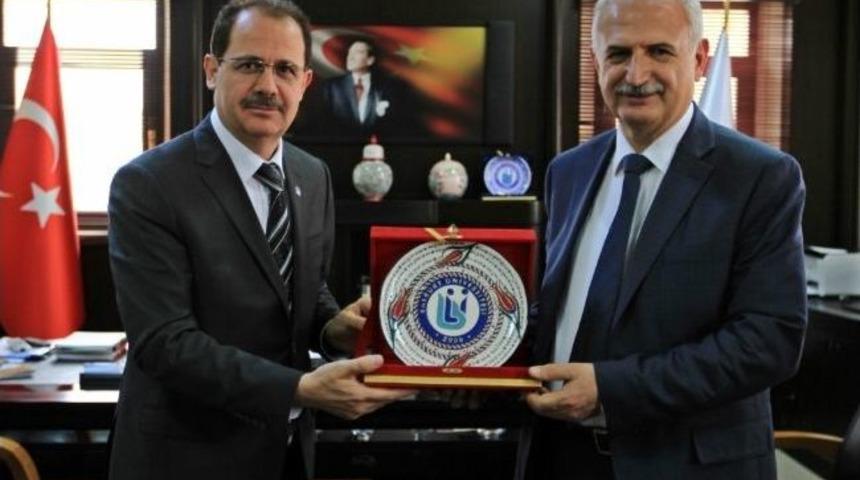 Atat&uuml;rk &Uuml;niversitesi Rekt&ouml;r&uuml; Ko&ccedil;ak&rsquo;tan Rekt&ouml;r Coşkun&rsquo;a Ziyaret