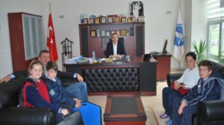 Başkan Ergin&rsquo;e &Ouml;ğrencilerden Ge&ccedil;miş Olsun Ziyareti